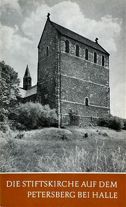 Die Stiftskirche aus dem Petersberg bei Halle